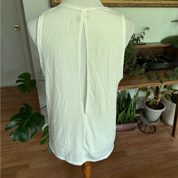 ON Active Tank Top - Picture 5 of 6